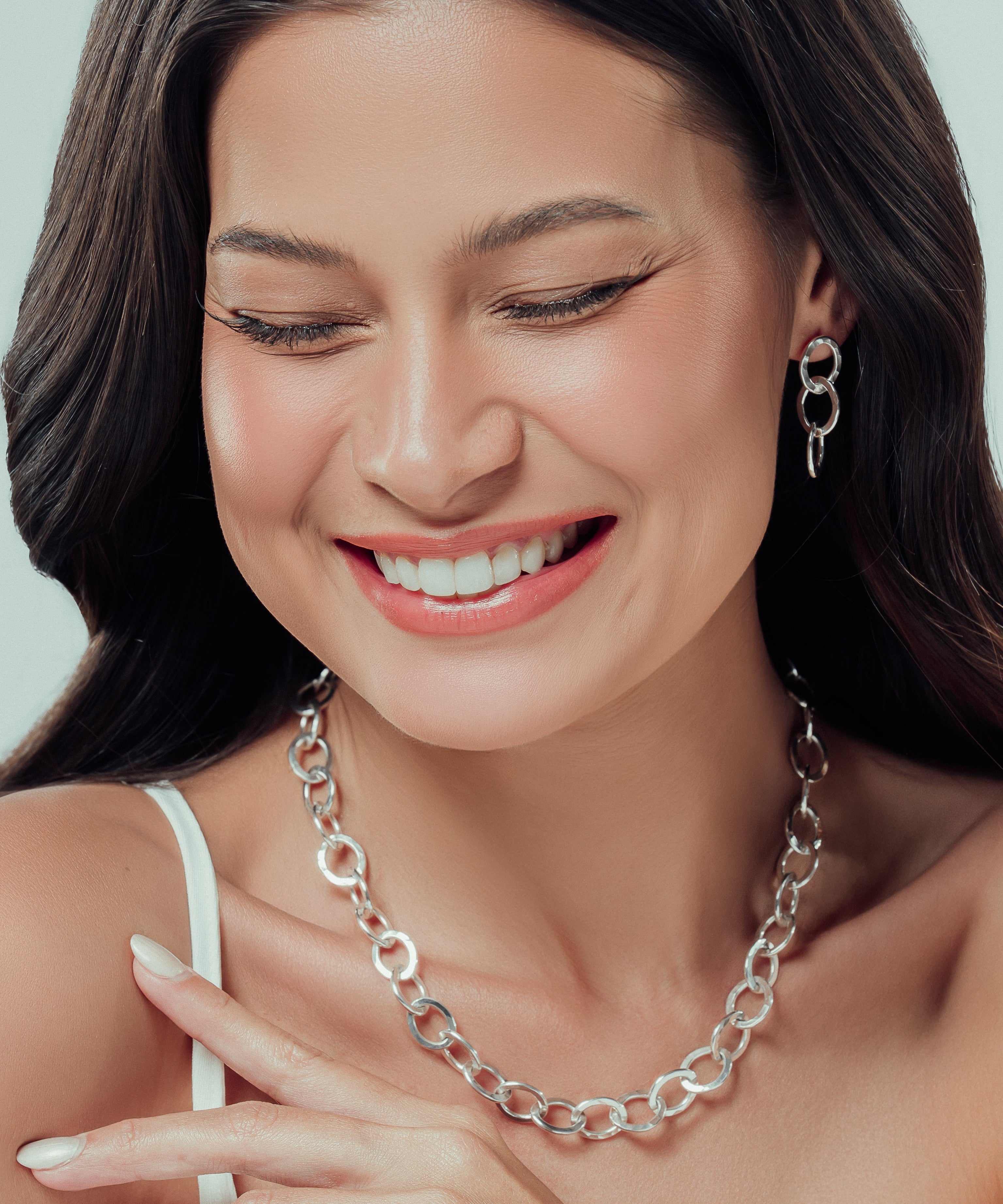rebecca wearing Andea's leaf jewellery set