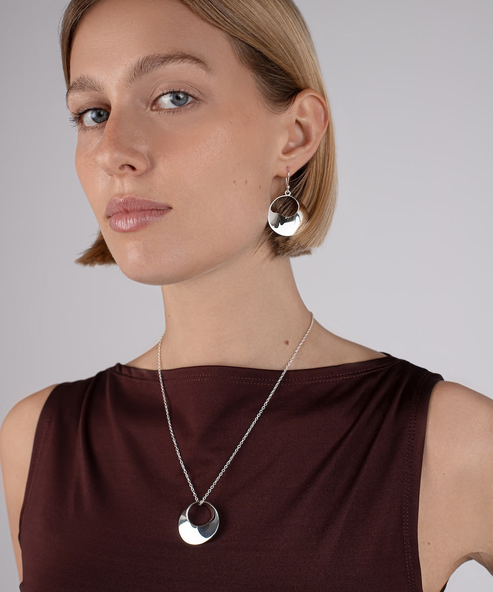 Round Open Twist Pendant Necklace